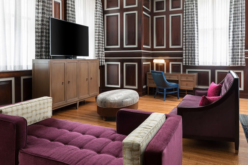 Hampton Inn & Suites Baltimore Inner Harbor - photo 23
