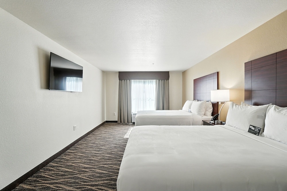 Cobblestone Hotel & Suites Bellefontaine - photo 50