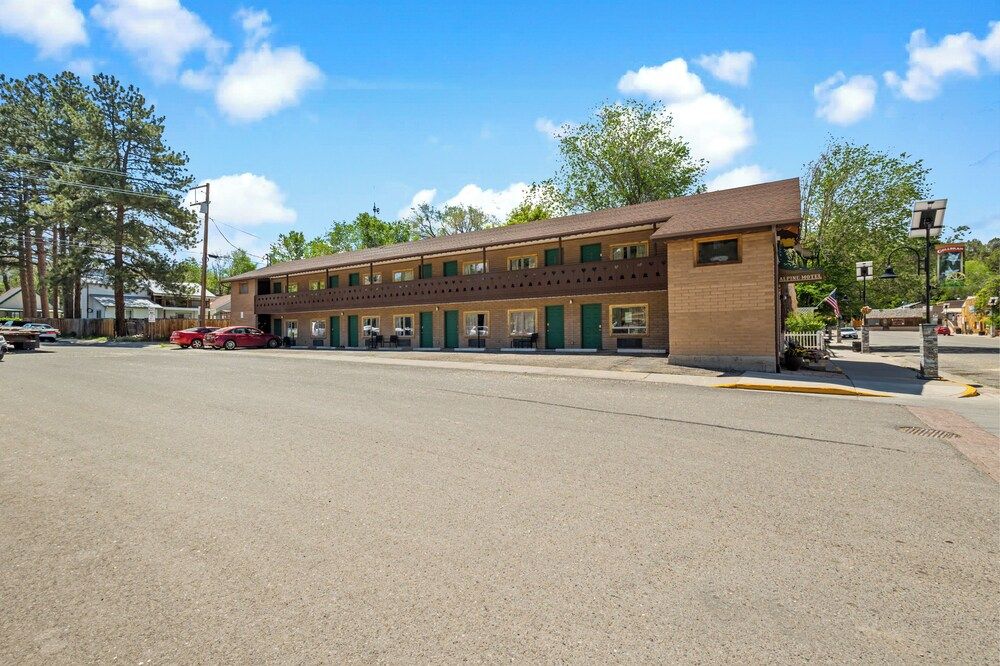 The Alpine Motel - photo 8