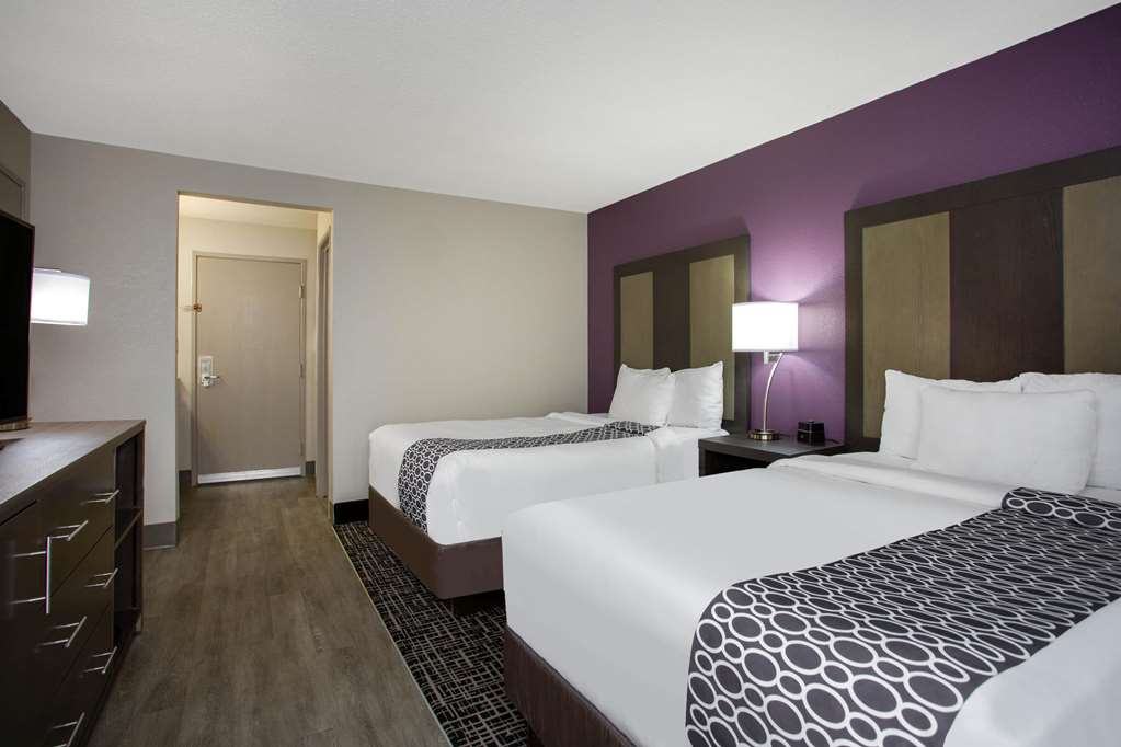 La Quinta Inn & Suites by Wyndham Roanoke Salem - photo 35