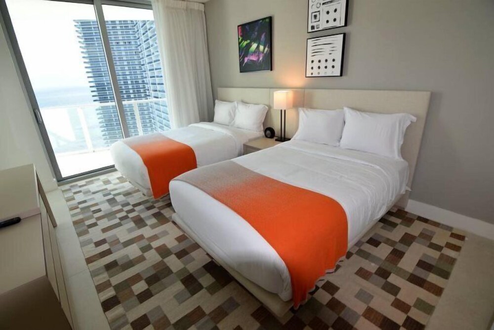 Best Ocean & Bay Views 2 Bed 2 Bath @ Hyde Resort - photo 8