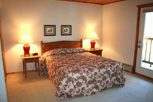 High Village — hotel in Breezy Point