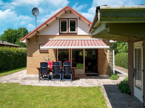 Peaceful holiday home with shared pool — 4-Star Luxury Hotel in Goes, Netherlands