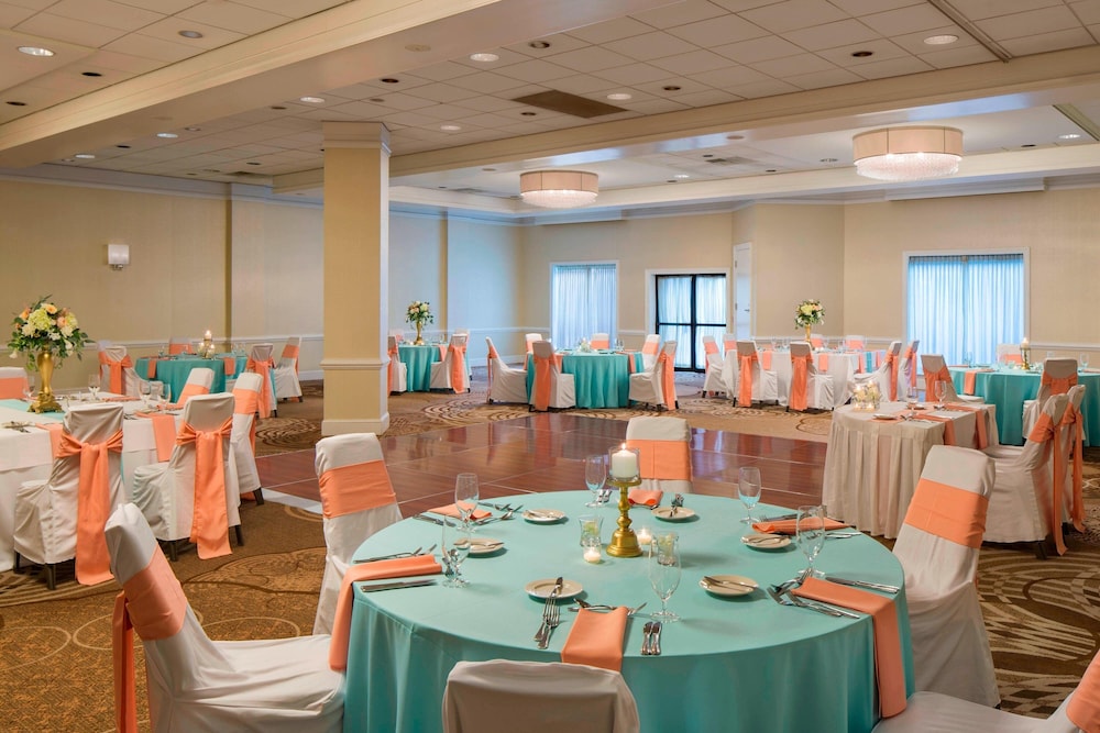 Sheraton Harrisburg Hershey Hotel - photo 3