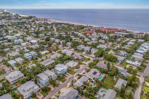 Pineapple Palms in Holmes Beach, United States