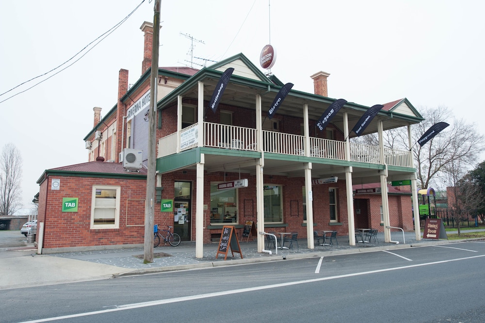 Riverina Hotel - carbon neutral hotel in Holbrook