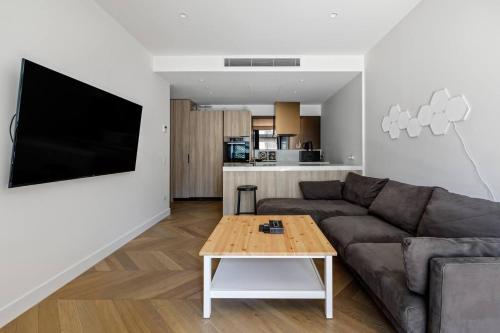 The Claremont Walk to Train Parks & Dining — 4-Star Luxury Hotel in Melbourne, Australia