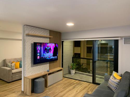 Modern Nulu 2br Cozysuites 01 — Louisville
