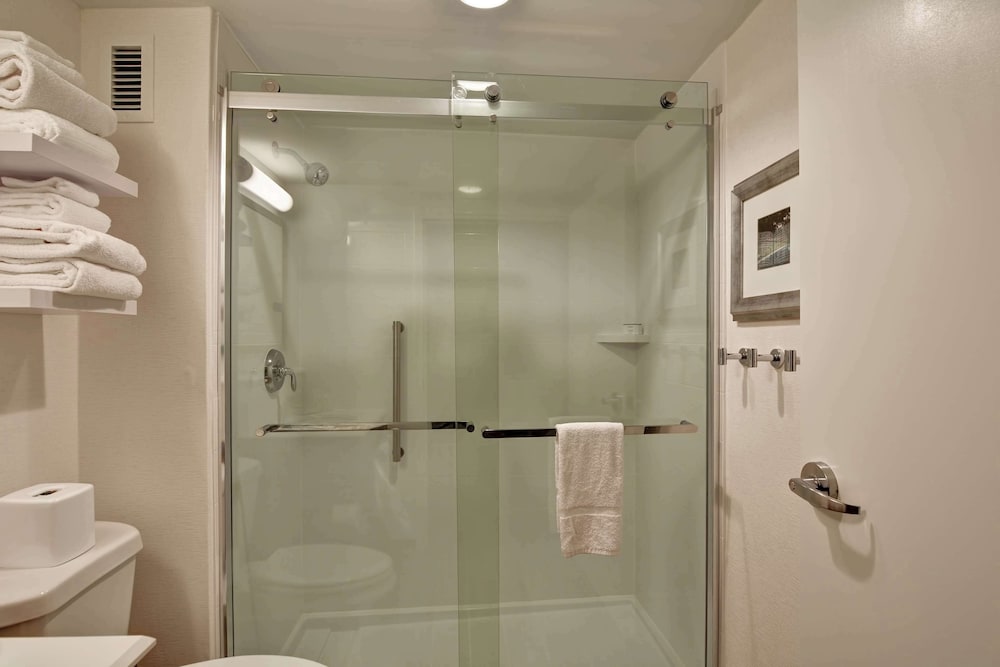 Hampton Inn Memphis Poplar - photo 23