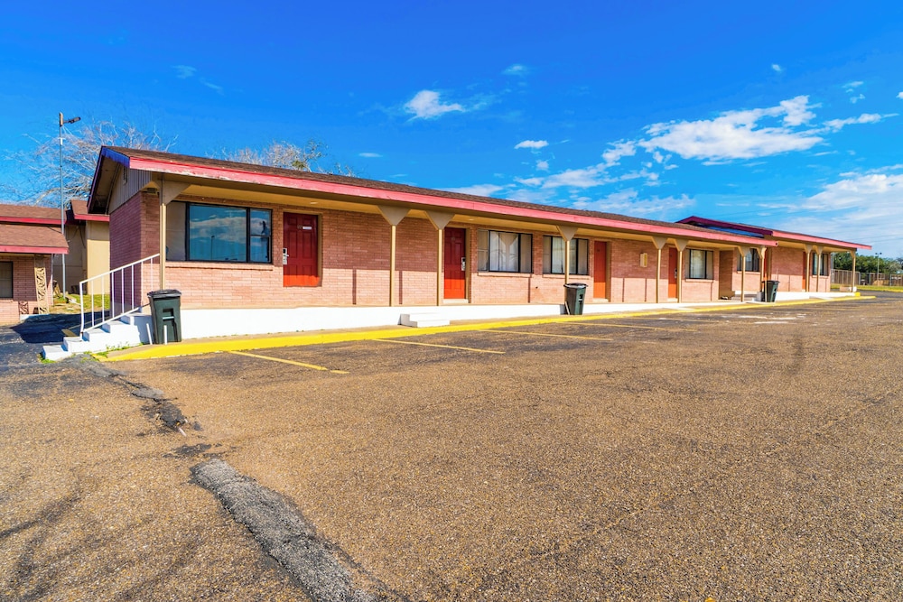 Oyo Hotel Beeville Us 181 - photo 76