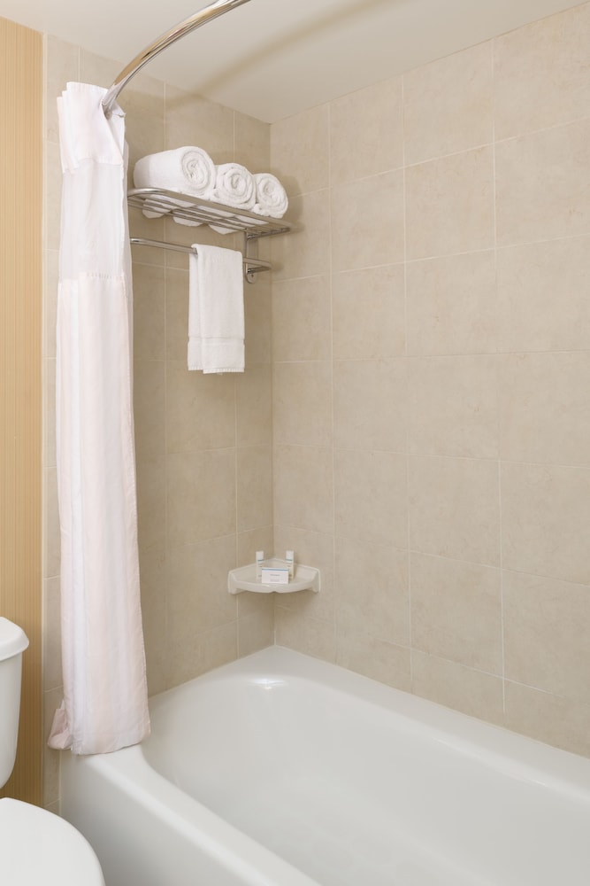 Hilton Garden Inn Fontana - photo 24