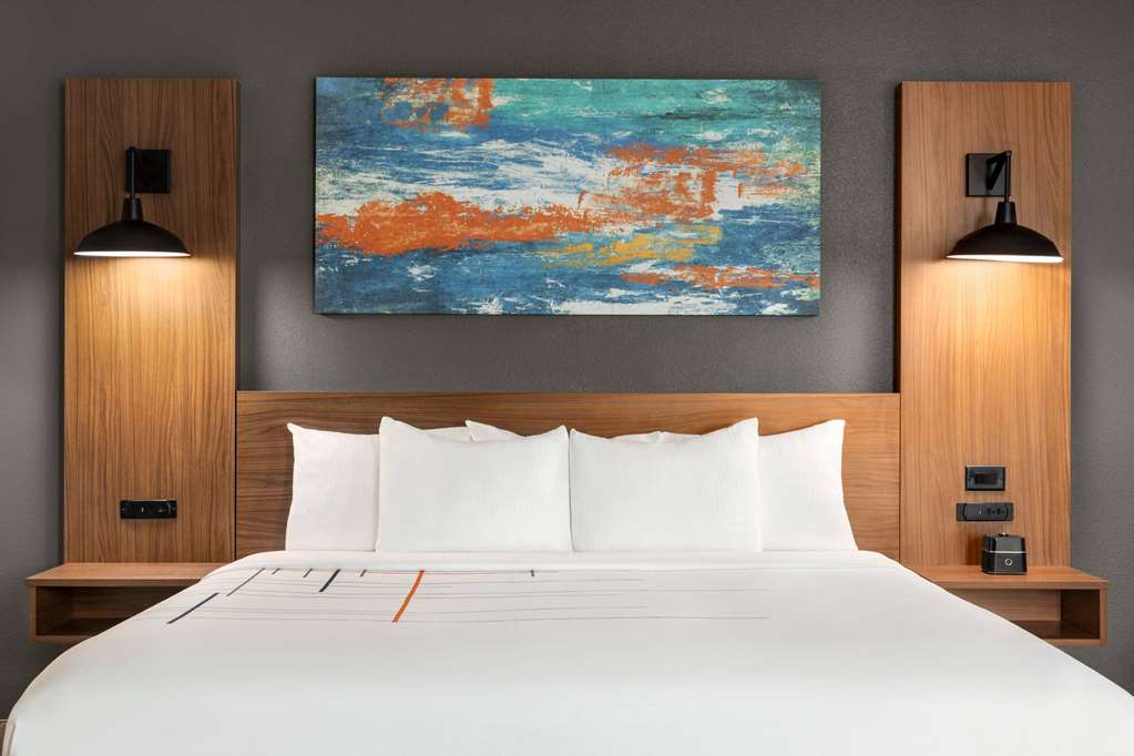 La Quinta Inn & Suites by Wyndham Austin South - photo 14