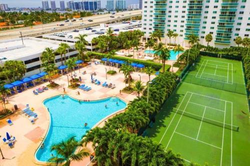 Spacious apartment in Ocean Reserv of 2br 2bth great price — 4-Star Luxury Hotel in Sunny Isles Beach, United States