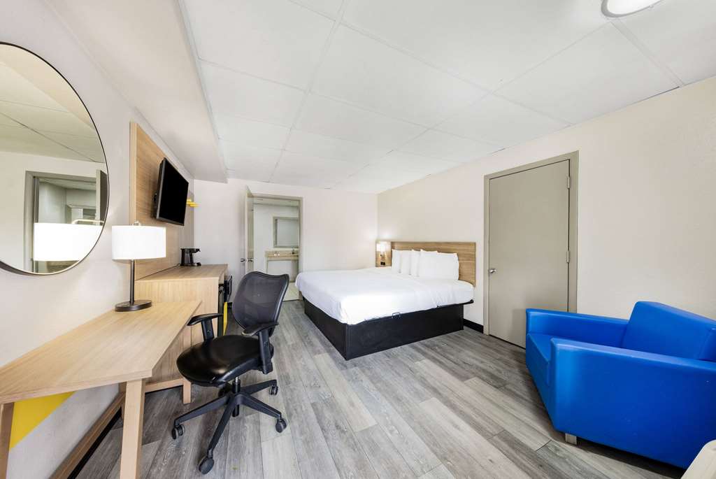 Days Inn by Wyndham Fredericksburg North - photo 24