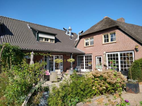 B&B Hotel de Joremeinshoeve — hotel in Waalwijk