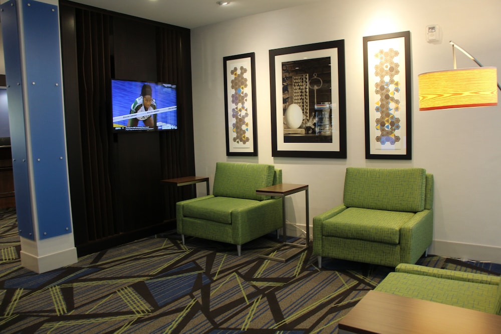 Holiday Inn Express & Suites Phoenix Airport North by IHG - photo 129