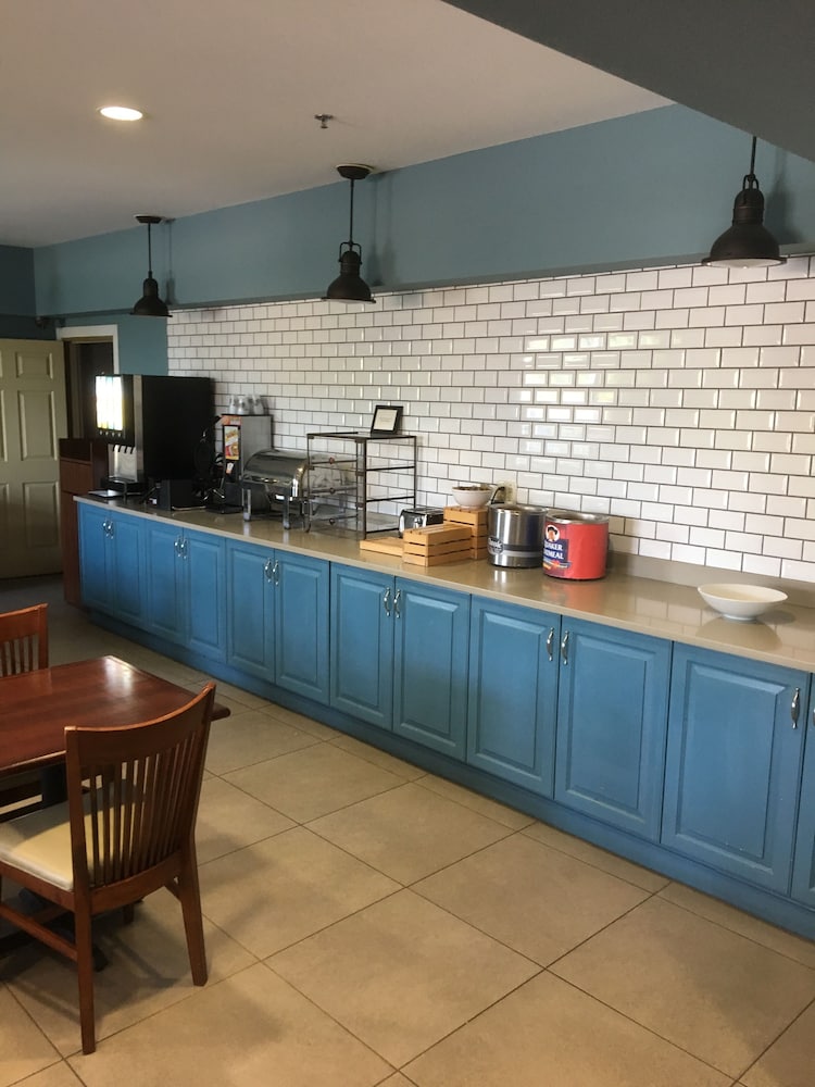 Country Inn & Suites by Radisson Sumter SC - photo 10