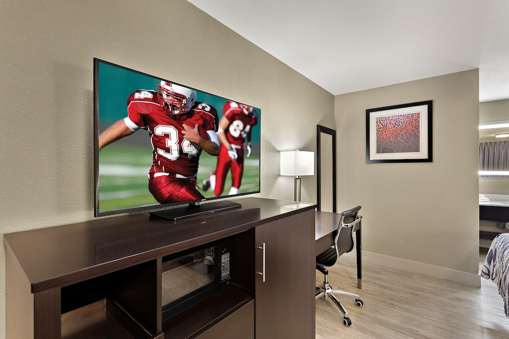 Red Roof Inn Redding - photo 10