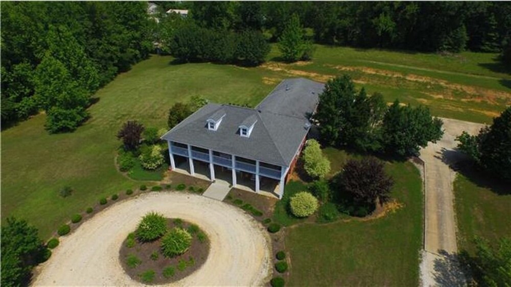 Country Music Bed And Breakfast 7241584 — Camden