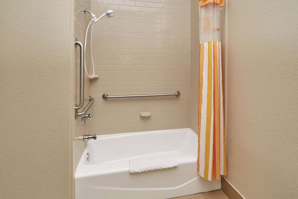 La Quinta Inn & Suites by Wyndham South Bend - photo 11