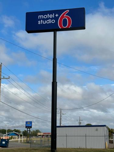 Motel 6 Chickasha Ok - photo 18