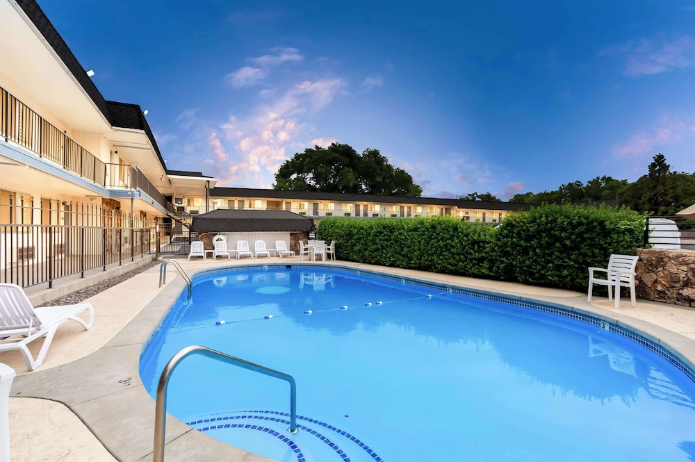 Surestay Plus Hotel by Best Western Susanville - photo 39