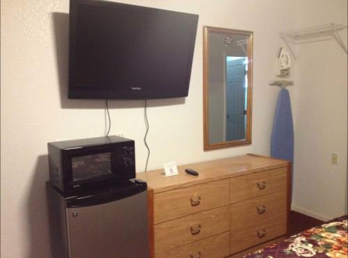 Hamilton Inn - photo 8