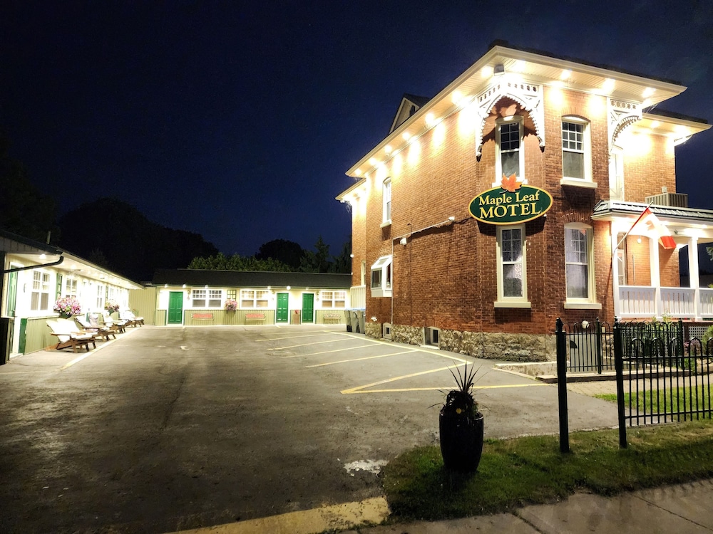 Maple Leaf Motel - carbon neutral hotel in Goderich
