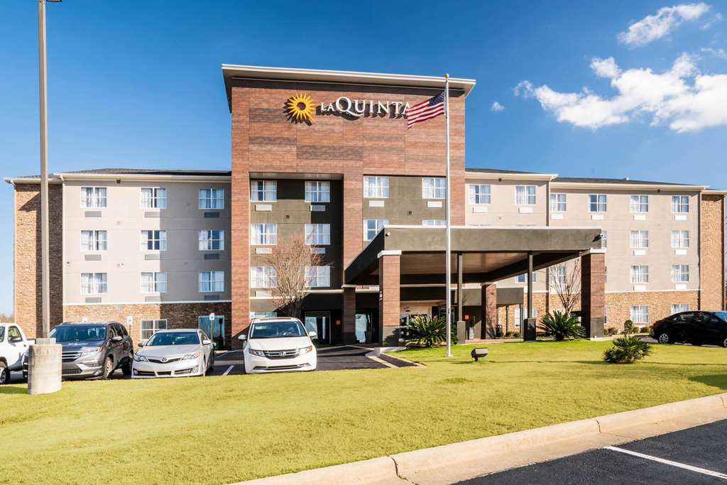 La Quinta Inn & Suites by Wyndham Montgomery - featured photo