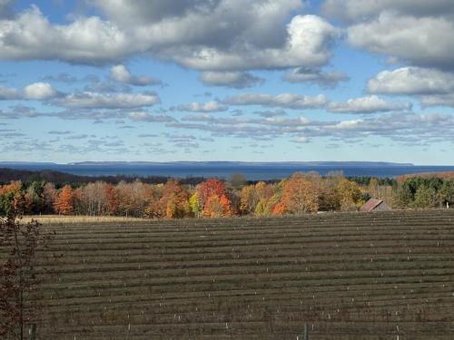 Luxury Lake MI View 5 Acres Near Traverse City — hotel in Northport