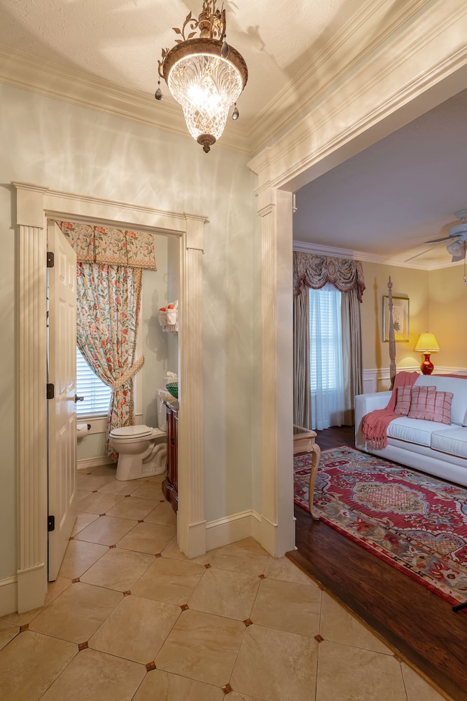 The Kenwood Inn - photo 11