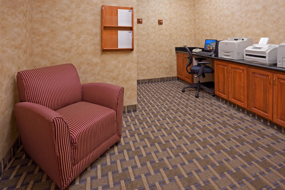 Holiday Inn Express Syracuse Fairgrounds by IHG - photo 59