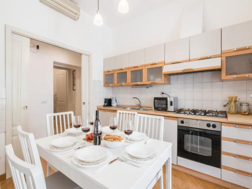 The Best Rent Spacious three bedroom apartment near the Colosseum — 4-Star Luxury Hotel in Rome, Italy