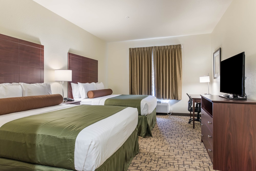 Cobblestone Hotel & Suites Hutchinson - photo 24