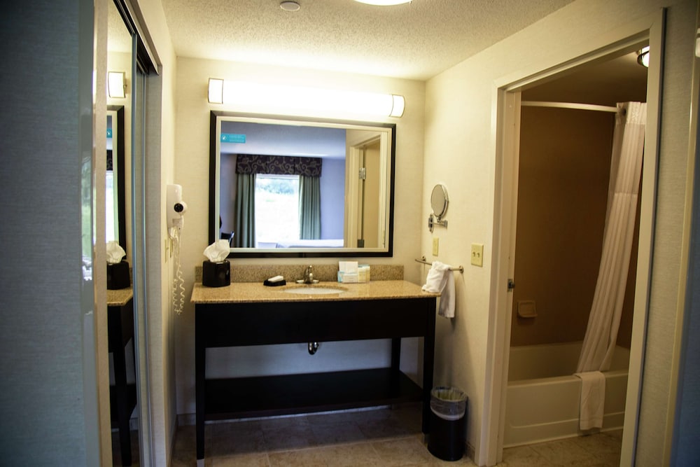 Hampton Inn & Suites Sharon - photo 58