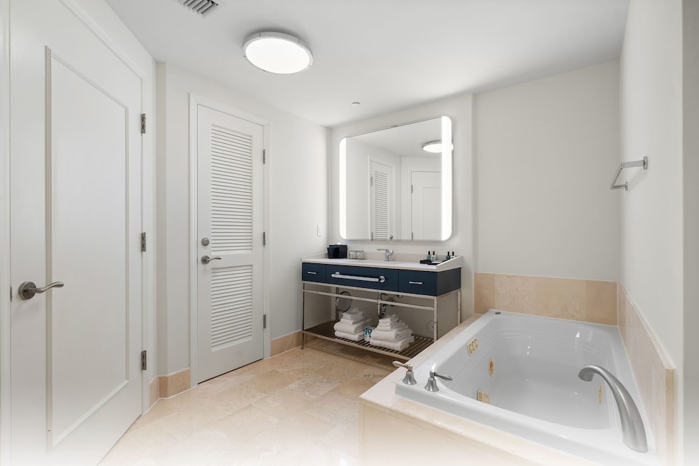 Fontainebleau Miami Beach Private Luxury Suites - photo 338