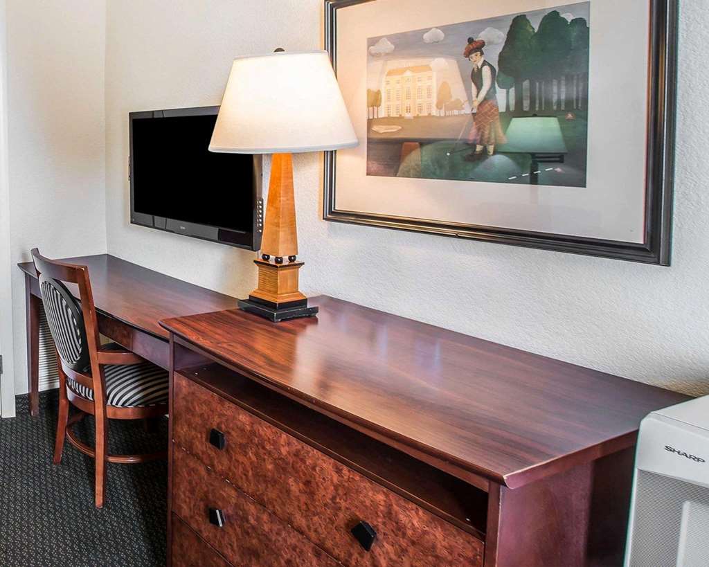 Rodeway Inn Greeley - photo 9