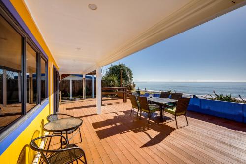Coastal Embrace Te Awanga Seaview Escape — Unknown City