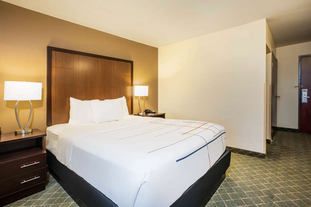 La Quinta Inn & Suites by Wyndham Portland Airport - photo 14