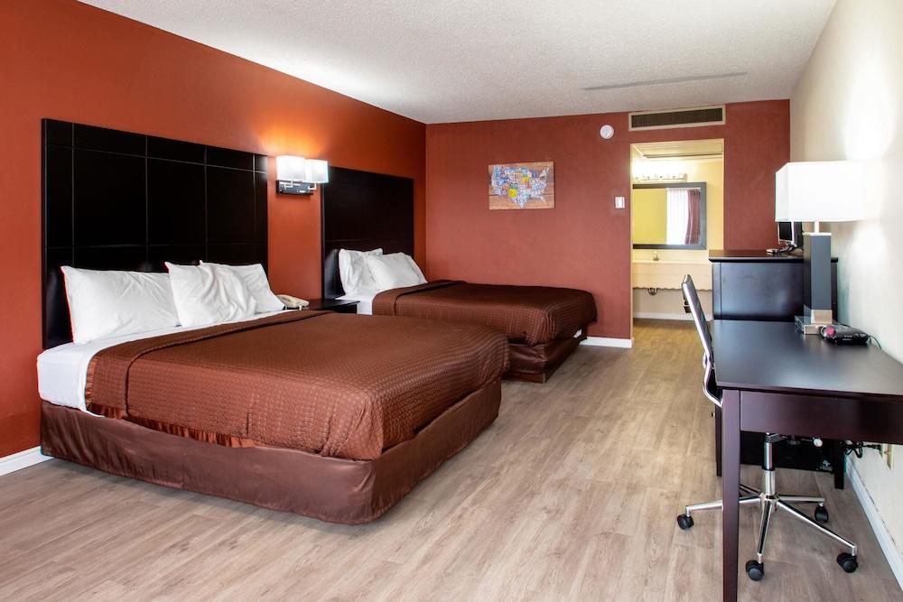 Econo Lodge Elko Downtown Area - photo 11