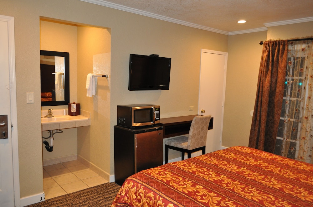 Santa Cruz Inn Riverside - photo 9