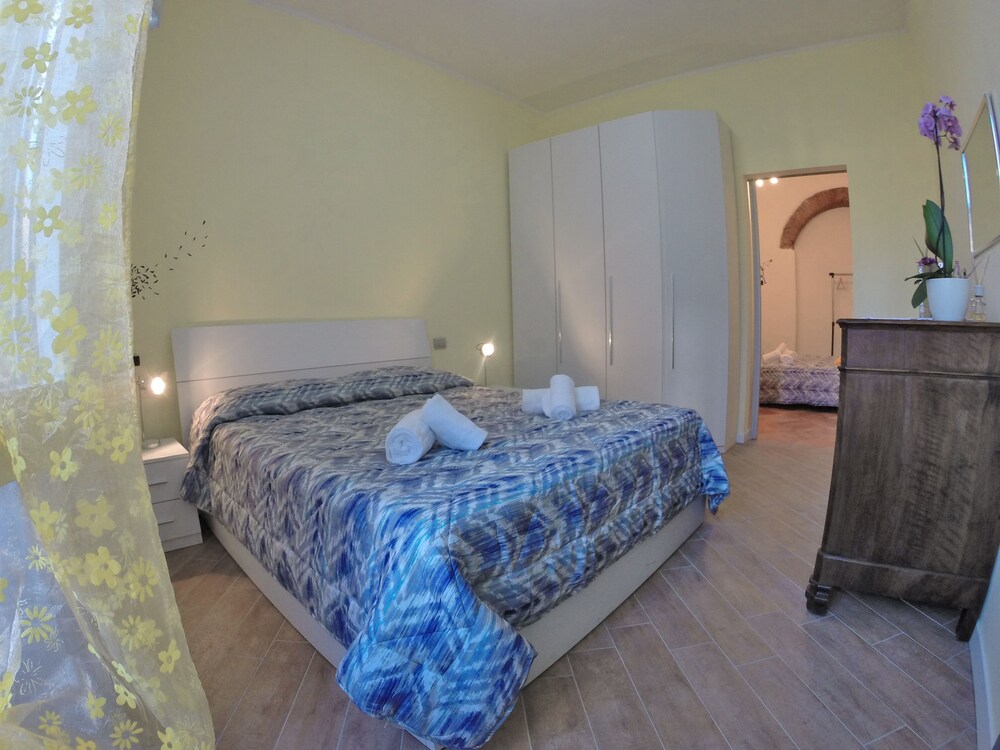 Fleur De Lis Plaza in Bergamo, Italy