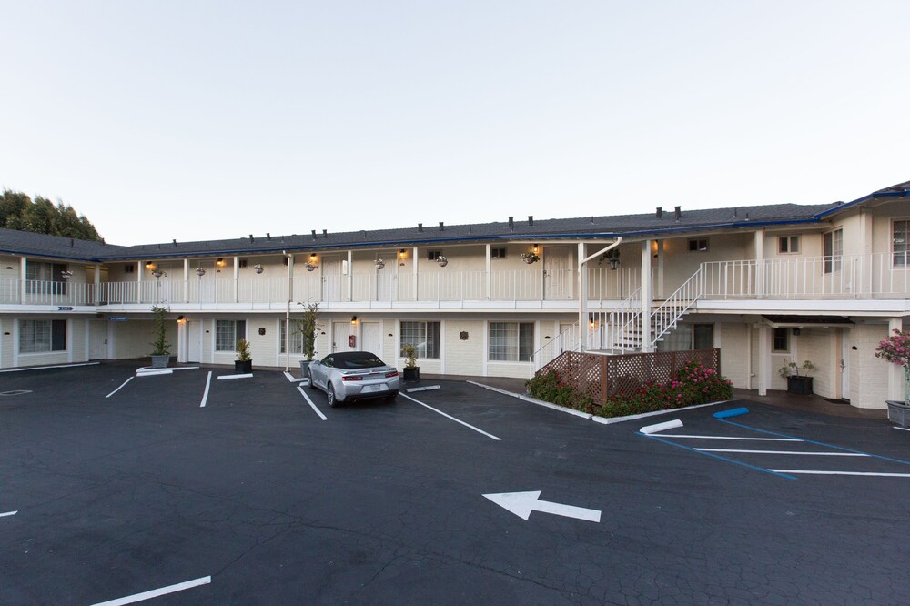 Inn By the Bay Monterey - photo 23