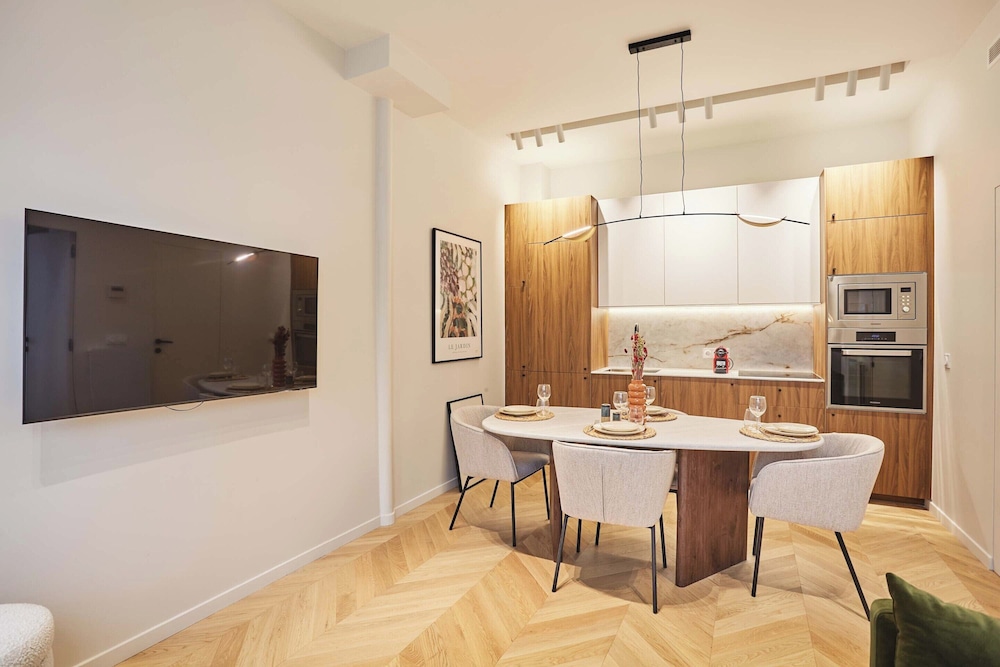 Superb AC Apartment Center of Paris — 4-Star Luxury Hotel in Paris, France
