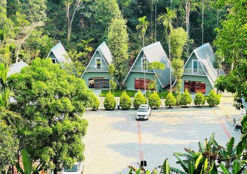 Falling Water Resort By Travent Mug in Sakleshpur, India