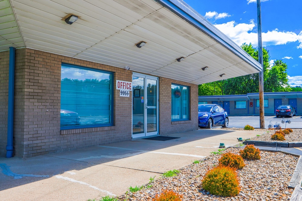 OYO Hotel North Lima OH Boardman - photo 31