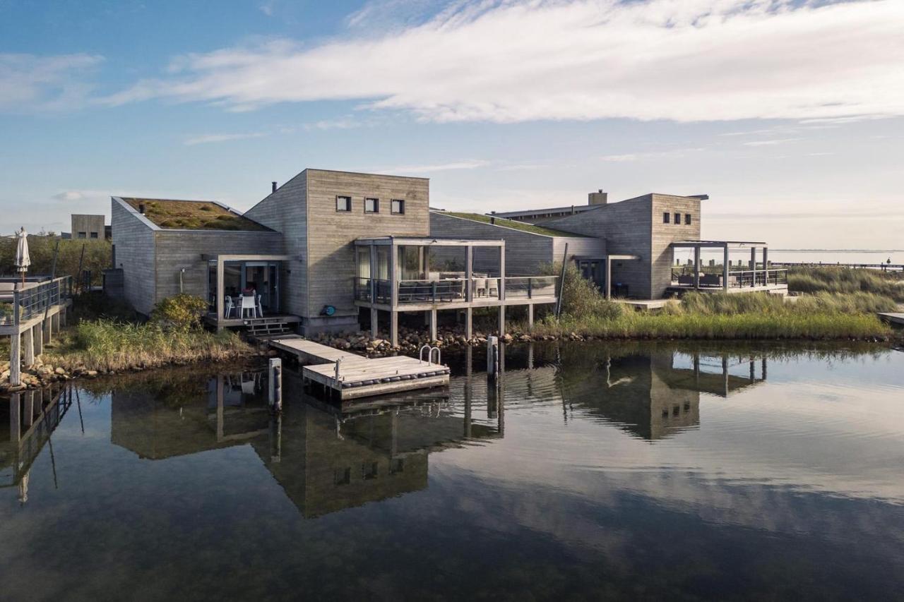 Villa Super VIP 4 Pers. met jacuzzi extra kosten voor gebruik — 4-Star Luxury Hotel in Ouddorp, Netherlands