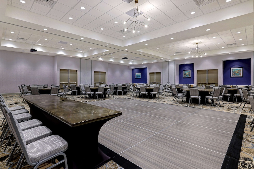 Hilton Garden Inn Cedar Rapids - photo 47