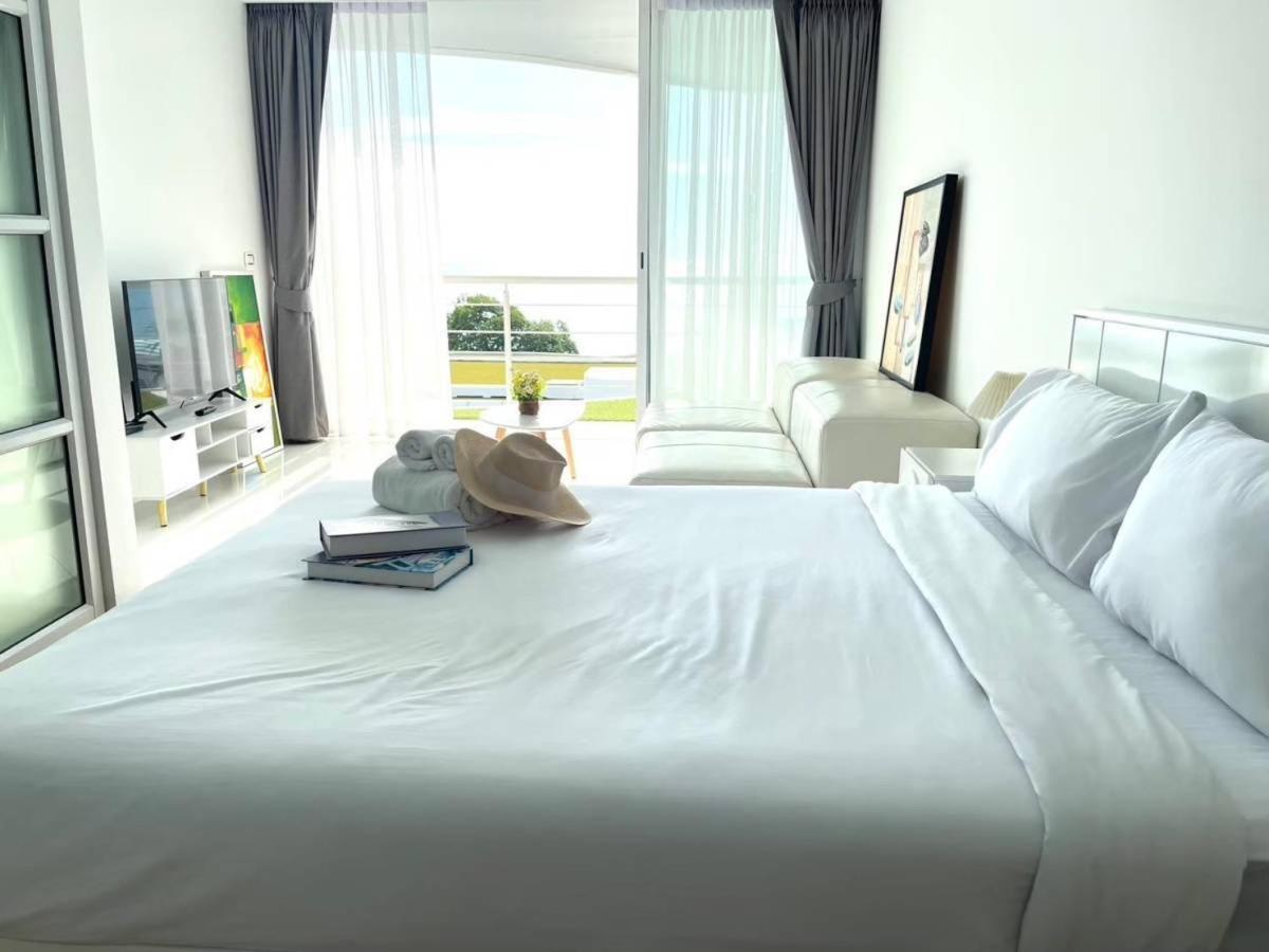Pure Sunset Beach By Mikihollick — 4-Star Luxury Hotel in Sattahip, Thailand