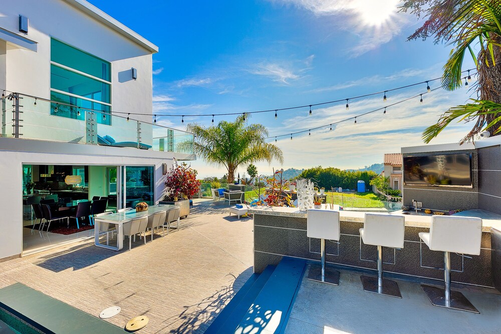 Hollywood Estate With Stunning Views - photo 50